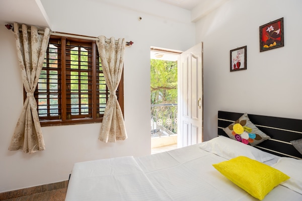 2 bedrooms, iron/ironing board, free WiFi