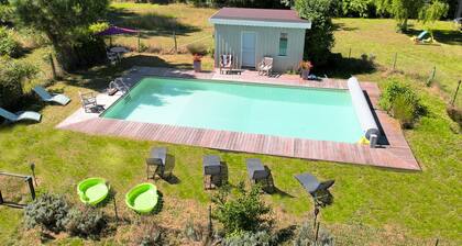 Grande maison en bois avec piscine chauffée 11x5m