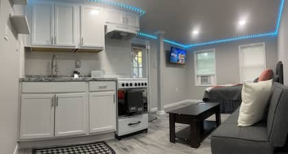 Stonemountain City Apartment With Private Entrance