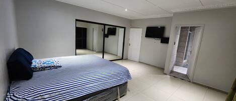 1 多间卧室、熨斗/熨衣板、WiFi、床单