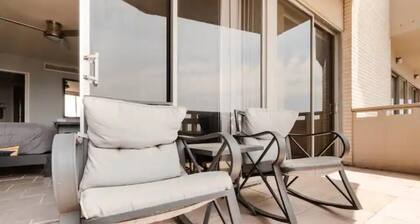 3 Bedroom/3 bath/2 car garage High Rise in Midtown on 9th floor