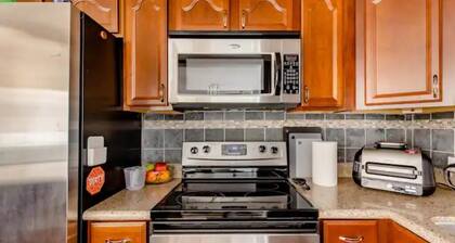 3 Bedroom/3 bath/2 car garage High Rise in Midtown on 9th floor