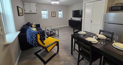 Cozy home on a quiet street minutes to downtown Kingston!