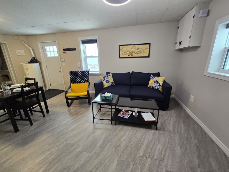 Cozy Home On A Quiet Street Minutes To Downtown Kingston! - Kingston