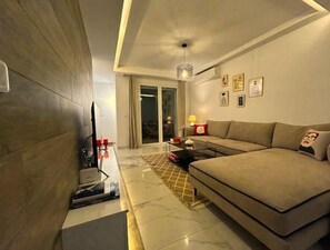 Smart TV - Appartement a 10 min de l Aéroport Entre les Berges du lac et Ain Zaghouene, (Tunis)
