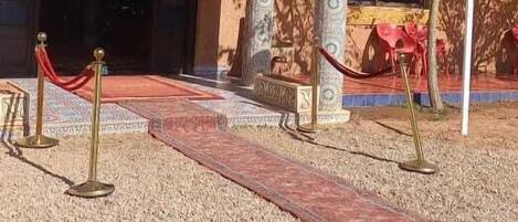 المنشأة من الخارج