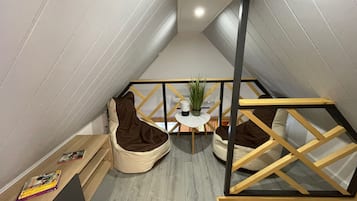 Premier Cottage, 2 Bedrooms, Hot Tub, Garden View | 2 bedrooms, in-room safe, individually decorated, individually furnished