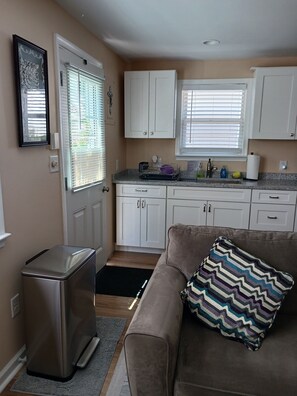 Living area - Cozy 2 bed, 1 full bath private cottage, 10 min. walk to Wildwood beach & boards (Wildwood)