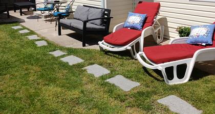 Cozy 2 bed, 1 full bath private cottage, 10 min. walk to Wildwood beach & boards