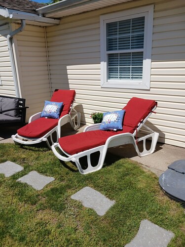 Cozy 2 bed, 1 full bath private cottage, 10 min. walk to Wildwood beach & boards