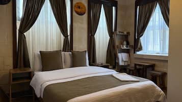 Standard-Dreibettzimmer, Stadtblick | 1 Schlafzimmer, kostenloses WLAN