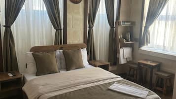 Standard-Doppel- oder -Zweibettzimmer, Stadtblick | 1 Schlafzimmer, kostenloses WLAN