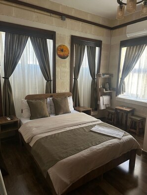 Standaard kamer, 1 twee- of 2 eenpersoonsbedden, uitzicht op stad | 1 slaapkamer, gratis wifi