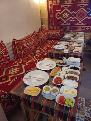 Café da manhã para viagem grátis todos os dias