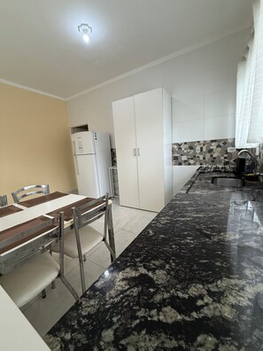 Rumah Keluarga, dapur, pemandangan kolam renang | Dapur pribadi