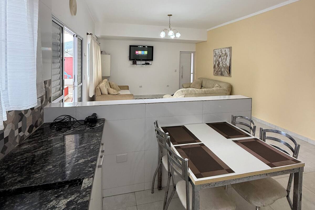 Familiehus - køkken - udsigt til pool | Privat køkken