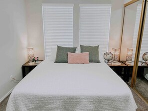 1 chambre, bureau, fer et planche à repasser, Wi-Fi gratuit