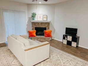 TV, fireplace - Affordable Family Stay: Kid & Pet Friendly (Corpus Christi)