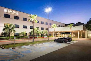 Exterior - Affordable Family Stay: Kid & Pet Friendly (Corpus Christi)