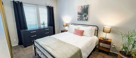 1 habitación, escritorio, tabla de planchar con plancha y wifi