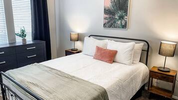 1 bedroom, desk, iron/ironing board, WiFi