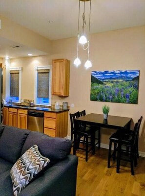 Smart TV - Walk everywhere one block from charming Golden CO (Golden)