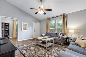 TV, books, offices - NW Hills Family Fun #2 w/office by AustinGetaways (Austin)