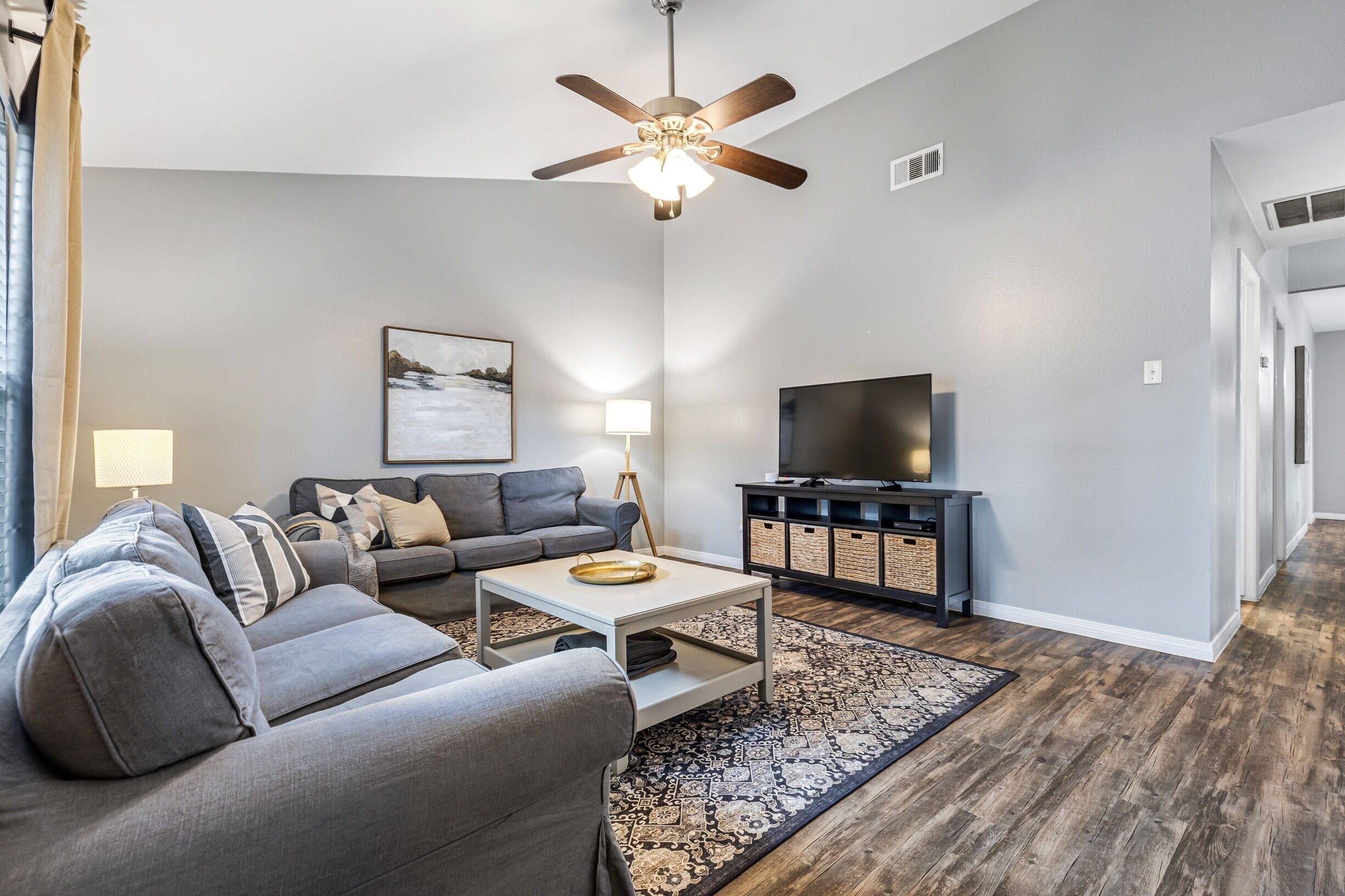 テレビ、書庫、書斎 / ワークスペース