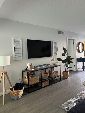 Interior - Cozy, spacious seaside condo in Ocean Village! (Fort Pierce)