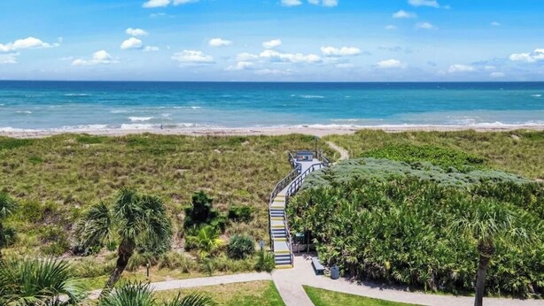 A coastal pathway leading to a beach with a clear view of the ocean. - Cozy, spacious seaside condo in Ocean Village! (Fort Pierce)
