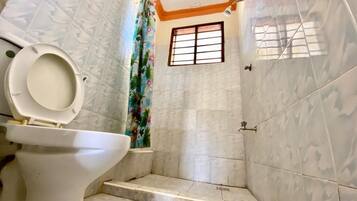 Business Apartment | Bathroom | Free toiletries, slippers, towels, toilet paper