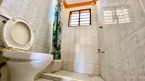 Business Apartment | Bathroom | Free toiletries, slippers, towels, toilet paper