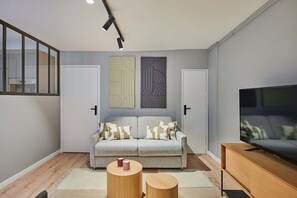 Unclassified image, 4 of 15, button