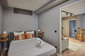 Unclassified image, 5 of 15, button