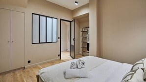 6 bedrooms, iron/ironing board, travel cot, free WiFi - Sublime triplex Paris Le Marais (Paris)