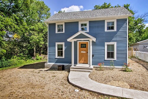 The Nook: Downtown Galena Cottage w/ hot tub & fire pit!