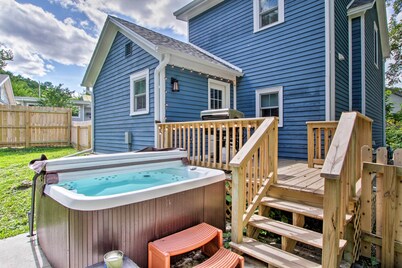 The Nook: Downtown Galena Cottage w/ hot tub & fire pit!