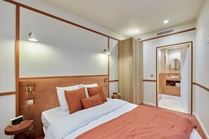 3 quartos, ferros/tábuas de passar roupa, berço de viagem