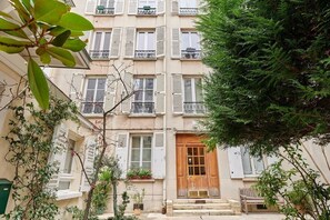 Luokittelematon kuva, 2 kautta 23, painike