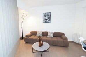 Smart TV - Modern Parisian apartment  Center of Paris (Paris)