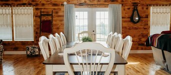 Red River Ranch Retreat- HOT TUB, Views, Pond- Near RRG
