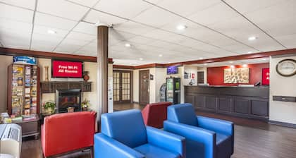 HomeTowne Studios by Red Roof Lancaster