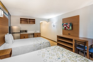 Estudio, 2 camas dobles, no fumadores | Escritorio, espacio para trabajar con un portátil, cortinas opacas