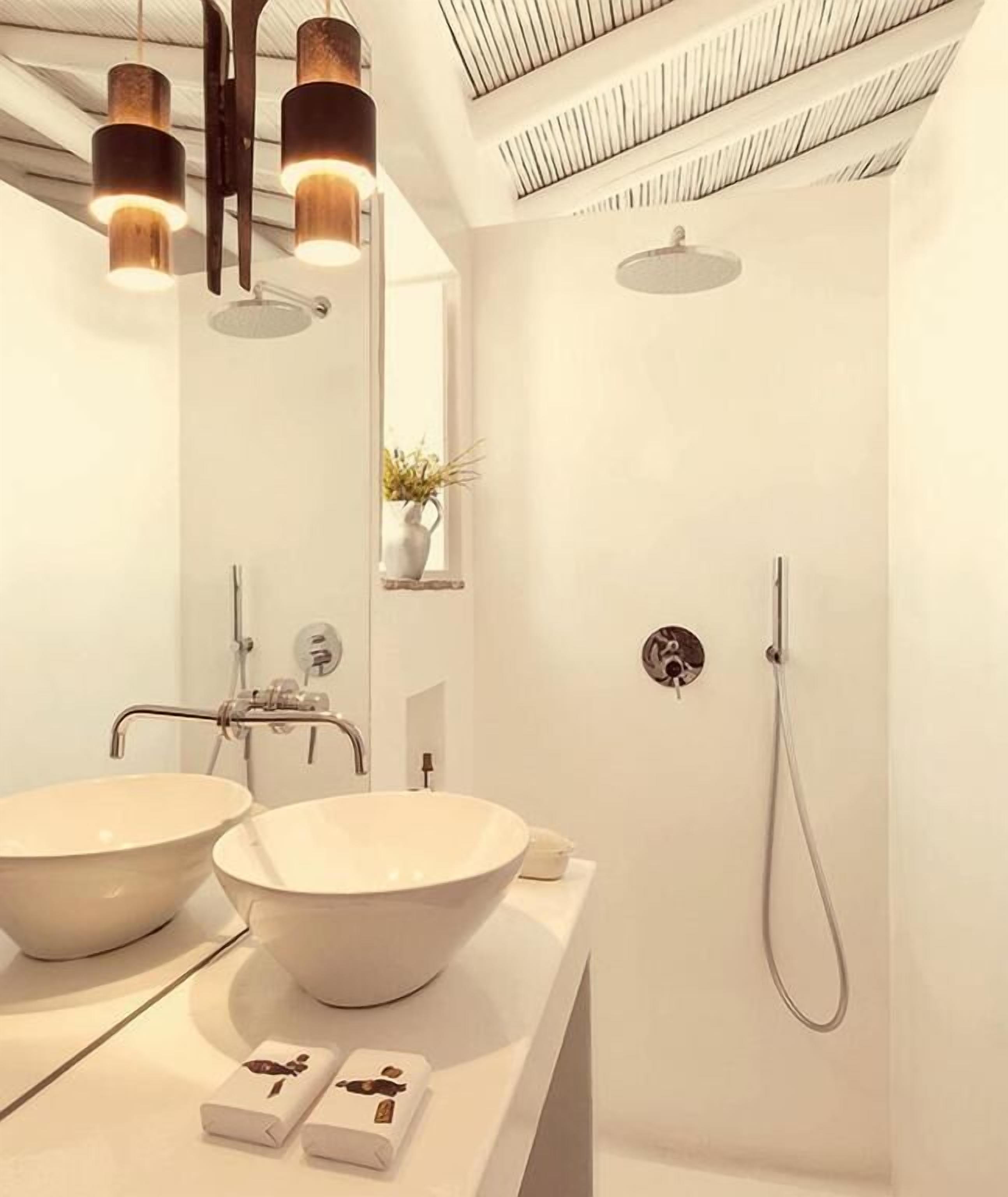Standard Room | Bathroom