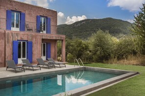 Pool - Luxurious Villa Nadoria, Ithaca Island (Ithaca Island)