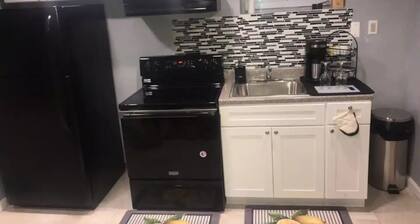 Newly Renovated! Lucas 1BR Apt Near JFK/LGA