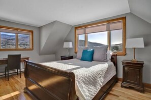 5 bedrooms, desk, iron/ironing board, free WiFi - Spacious Stowe Home on 7 Acres with Mountain Views (Stowe)