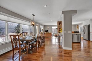 Dining - Spacious Stowe Home on 7 Acres with Mountain Views (Stowe)