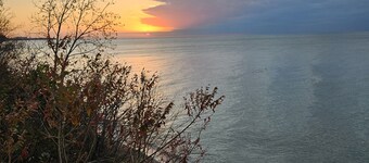 Relaxing Lakeside Getaway