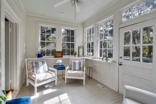 REDUCED RATES - 3 bed/ 2 -1/2 bath SOUTHERN CHARMER in the heart of Beaufort, SC
